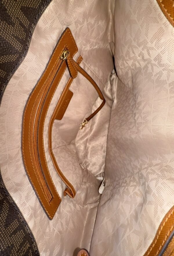 MICHAEL KORS- JET SET TOTE - Image 2